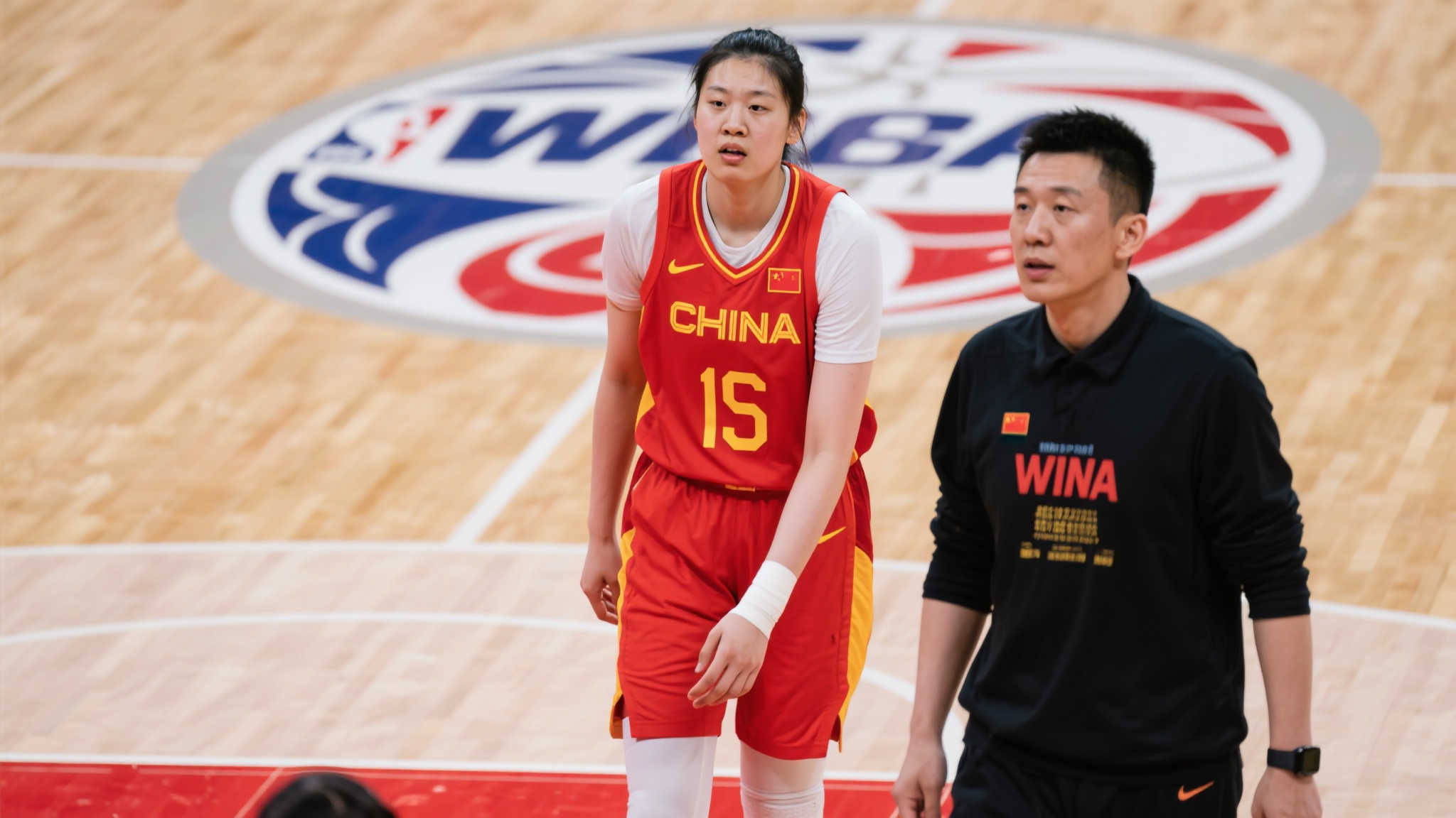 杨毅劝张子宇慎赴WNBA:身高优势或成伤病隐患 篮球世界中,进入职业联赛尤其是WNBA,对每一个年